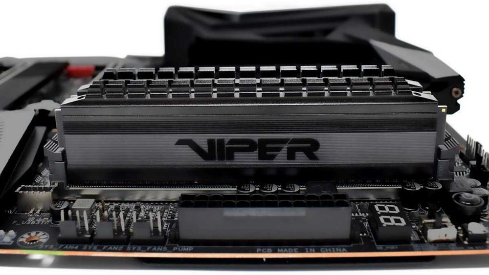 Память DDR4 2x8Gb 4400МГц Patriot PVB416G440C8K Viper 4 Blackout RTL Gaming PC4-35200 CL18 DIMM 288-pin 1.45В с радиатором Ret