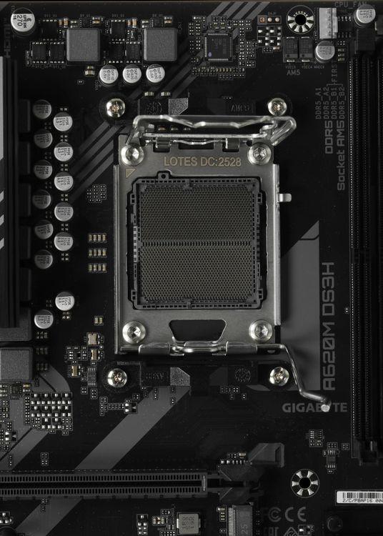 Материнская плата Gigabyte A620M DS3H Socket AM5 AMD A620 4xDDR5 mATX AC`97 8ch(7.1) GbLAN RAID+VGA+HDMI+DP