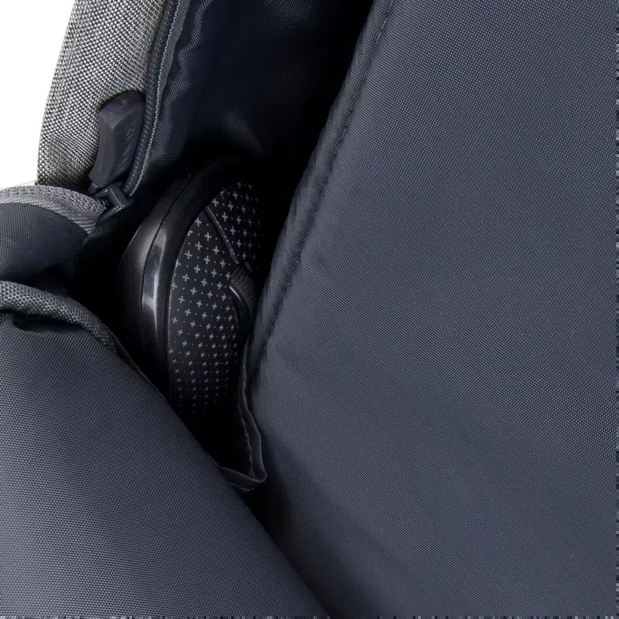 Рюкзак для ноутбука 17.3" Riva 7567 серый/темно-синий полиэстер (7567 GREY/DARK BLUE)