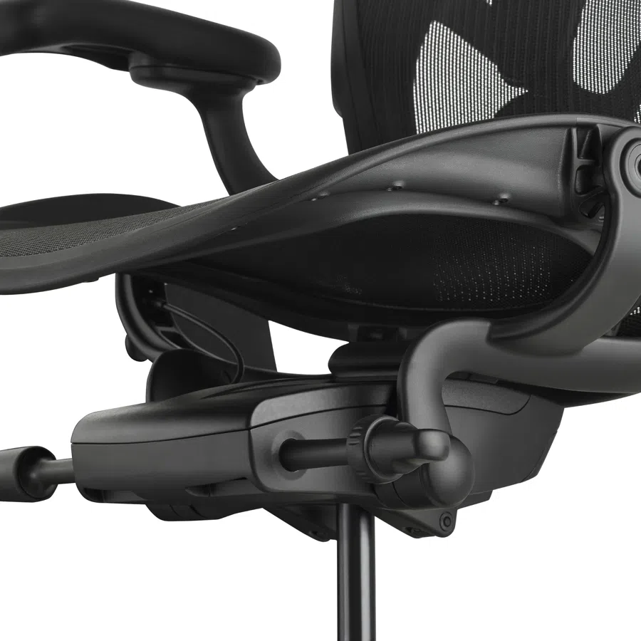 Кресло эргономичное Herman Miller Aeron C Large черный сетка с подголов. крестов. пластик