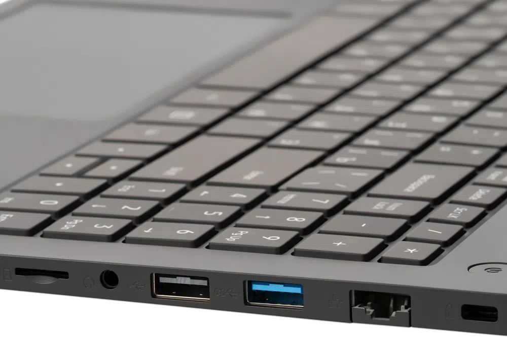Ноутбук IRU Strato 15ALID5 Core i5 13420H 16Gb SSD512Gb Intel UHD Graphics 15.6" IPS FHD (1920x1080) Windows 11 Pro black WiFi BT Cam 6000mAh (2150074)