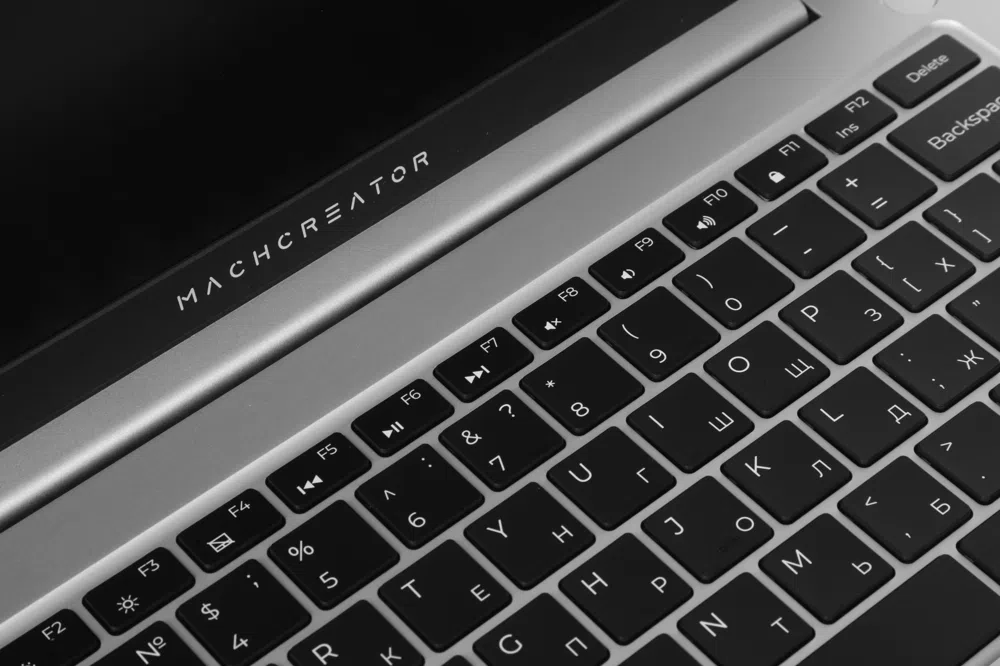 Ноутбук Machcreator Genesis R14 Ryzen 5 7640HS 16Gb SSD1Tb AMD Radeon 760M 14.1" IPS FHD (1920x1200) без ОС silver WiFi BT Cam 6550mAh (JJ00GW00GRU)