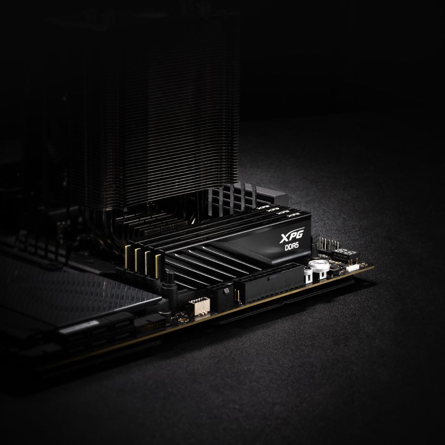 Память DDR5 8GB 5600MHz A-Data AX5U5600C468G-SLABBK XPG Lancer Blade RTL Gaming PC5-44800 CL46 DIMM 288-pin 1.1В single rank с радиатором Ret