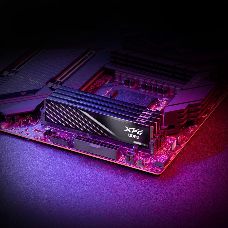 Память DDR5 8GB 5600MHz A-Data AX5U5600C468G-SLABBK XPG Lancer Blade RTL Gaming PC5-44800 CL46 DIMM 288-pin 1.1В single rank с радиатором Ret